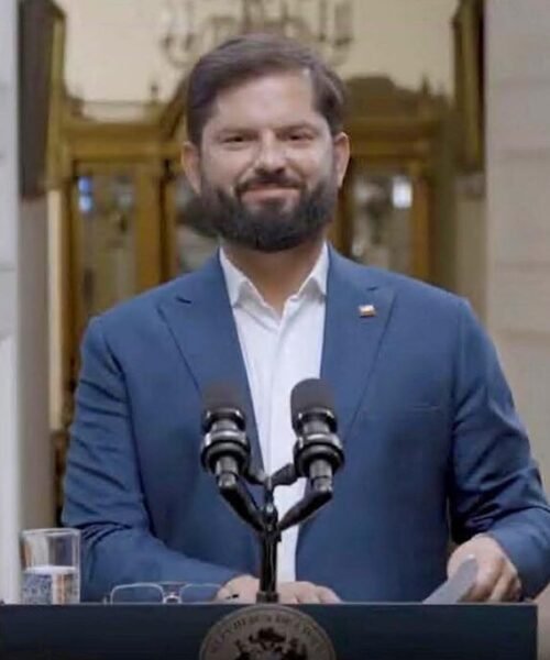 El laberinto chileno en los ojos de viejos camaradas