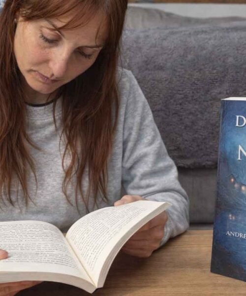 ANDREA LAMA MONTENEGRO FUSIONA SUSPENSE PSICOLÓGICO Y REALISMO MÁGICO EN SU DEBUT ‘DESTELLOS EN LA NIEBLA’
