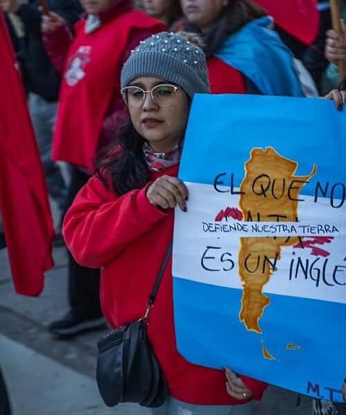 Entrega tramposa a extranjeros, de nuestro territorio básico