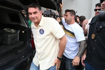 Migraciones confirmó que Flávio Bolsonaro y familia huyeron a EEUU desde Puerto Iguazú